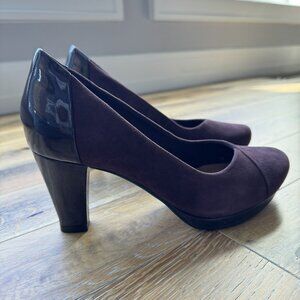 Clarks Artisan Women's Size 7.5 US / 38 EU, suede dress pump, plum